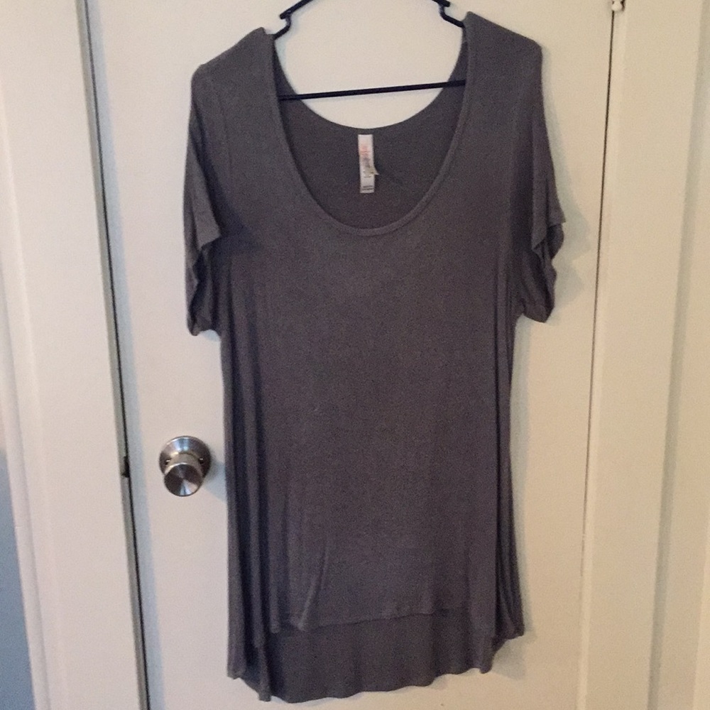 LuLaRoe grey classic tee size med